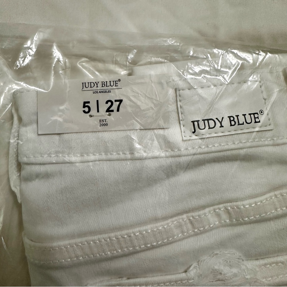 Judy Blue Crisp White Jeans - Picture 2 of 5